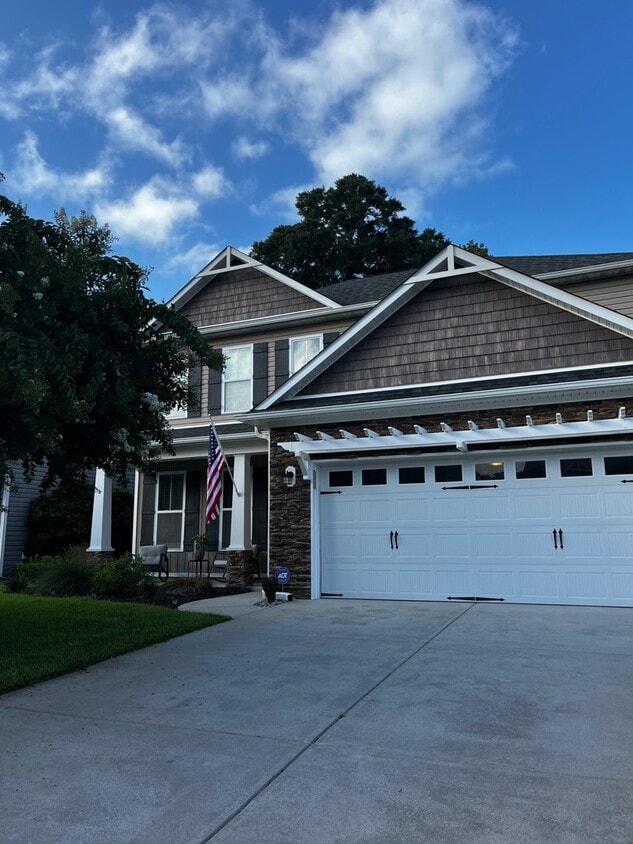 Photo - 413 Chablis Way