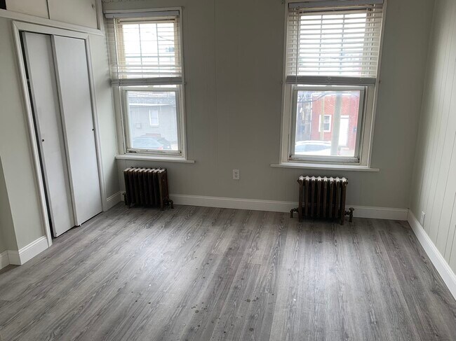 Building Photo - 127 E Snyder Ave