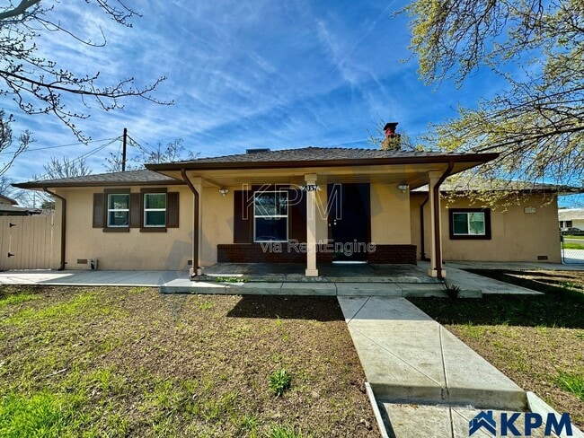 Building Photo - 2037 Lake Dr
