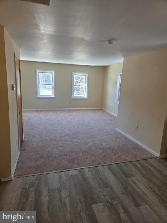 Building Photo - 504 Main St