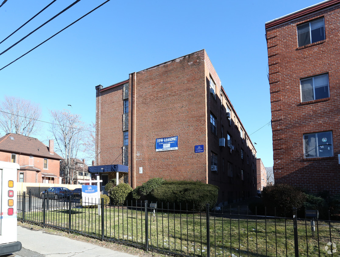 Building Photo - 198 Sigourney St