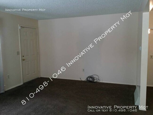 Building Photo - 2 bedroom, 1 bath ranch!