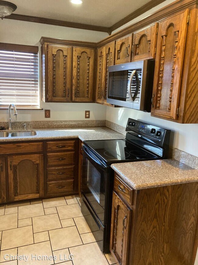 Building Photo - 4 br, 2 bath House - 2204 Troveta Drive