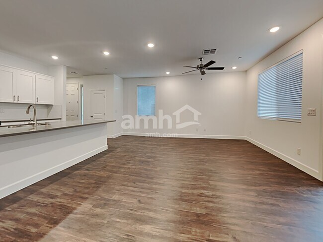 Foto del edificio - 654 N Water St