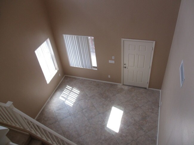 Building Photo - Large Home in Shamrock Estates!