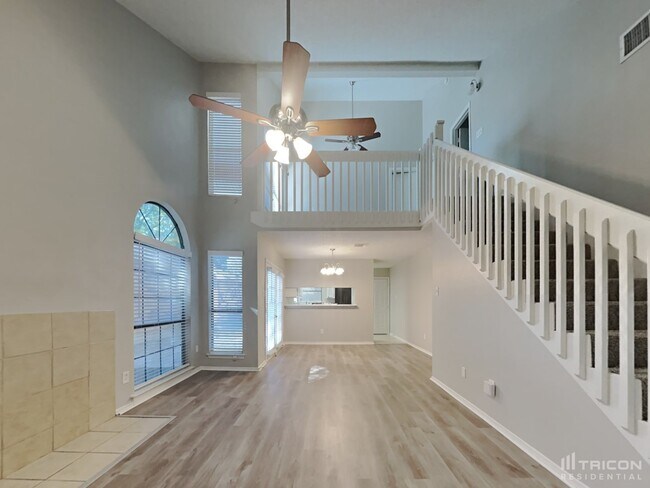 Building Photo - 561 Oxbow St
