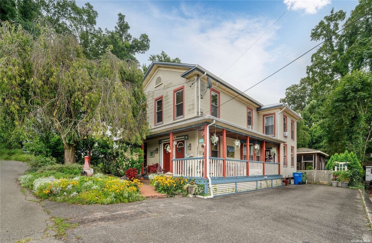 Primary Photo - 108 Vineyard Pl