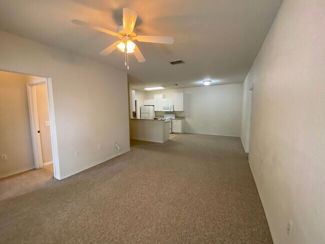 Building Photo - Top floor - 2 Bedrooms, 2 Bathrooms