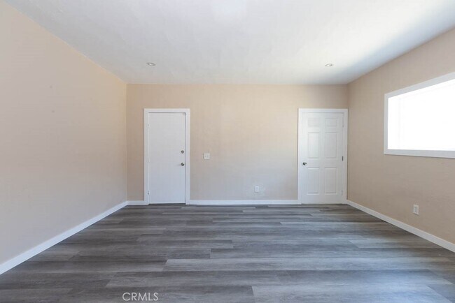 Foto del edificio - 1059 1/2 Buelah Cir-1059