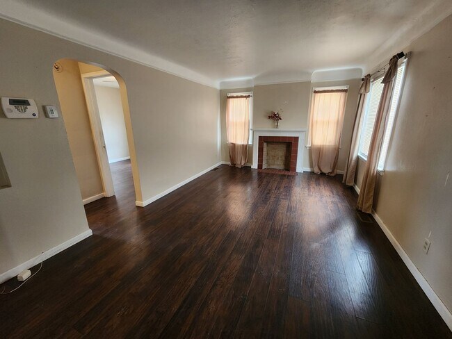 Foto del edificio - 3 Bed 1 Bath Bungalow