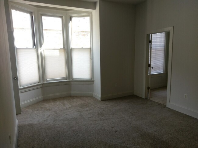 Foto del edificio - 122 W 9th St