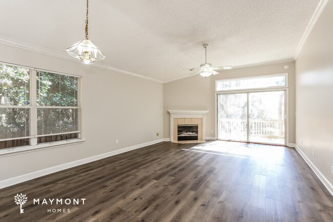 Building Photo - 884 Putters Green Way N