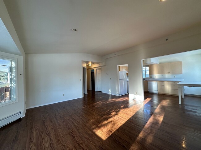 Building Photo - 1115 Selief Ln