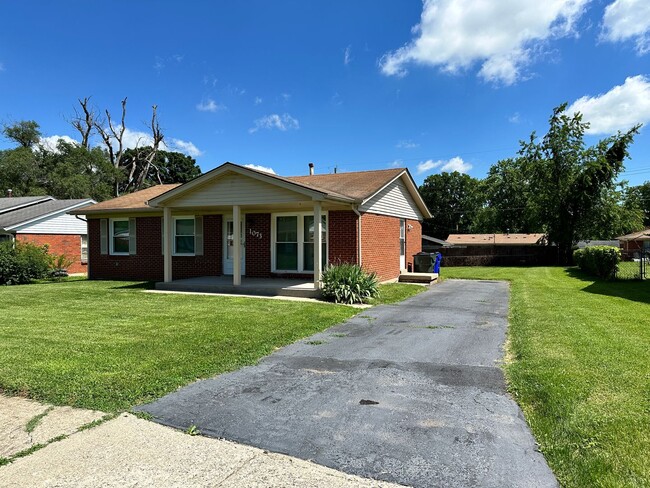 Building Photo - Nice 3 Bedroom Single Family Home! Off-Str...