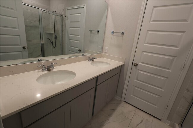 Building Photo - 67 Courageous Side Way