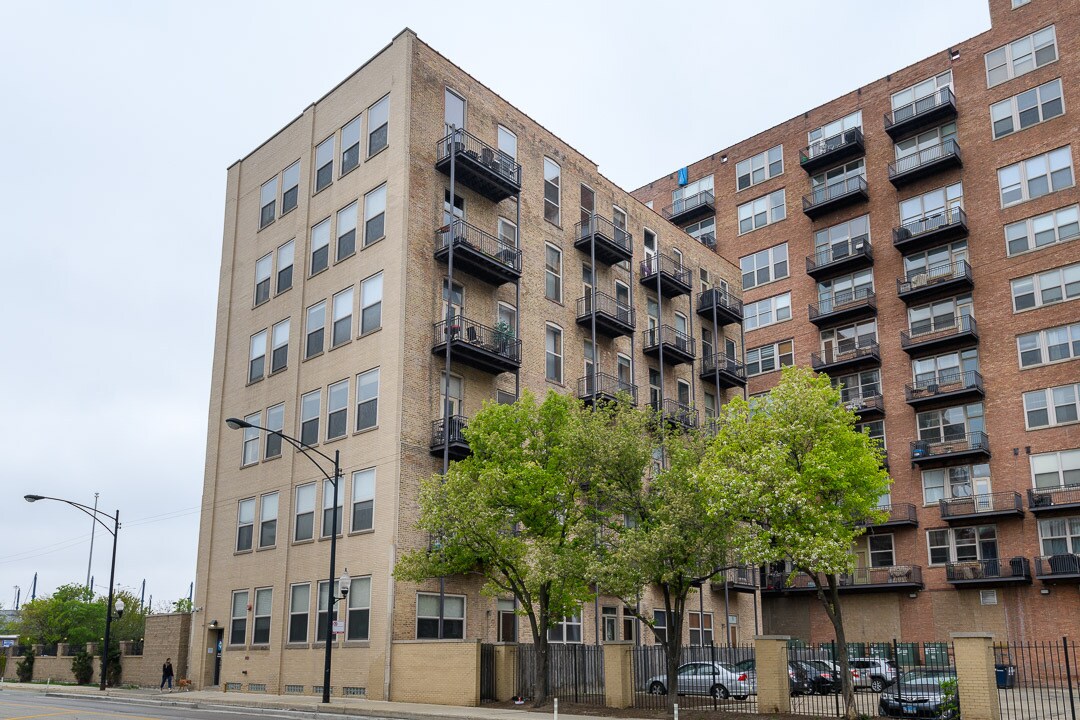 Primary Photo - 550 West Harrison Street