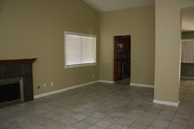 Foto del edificio - Fabulous 3 bedroom 2 bathroom Big Back Yard