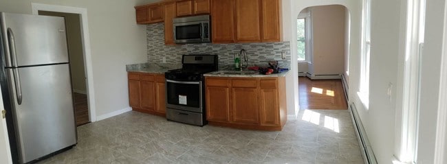 Building Photo - 20 Jones st Cumberland RI  $1300/month
