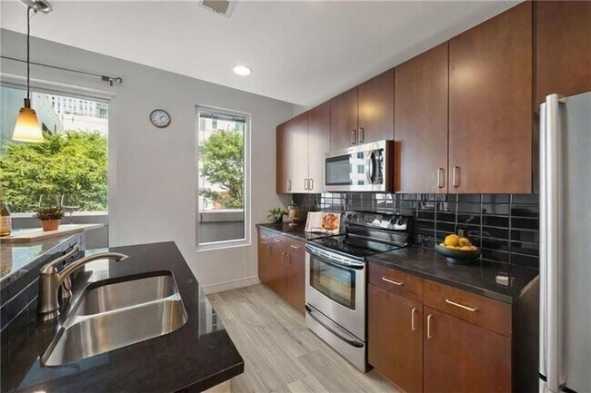 Foto del edificio - 44 Peachtree Pl NE