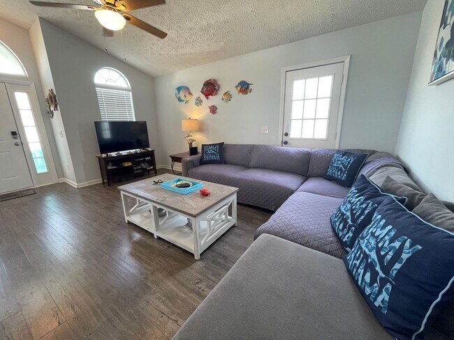 Foto del edificio - For Lease - 3 BR|2 BA Furnished Home in Pa...