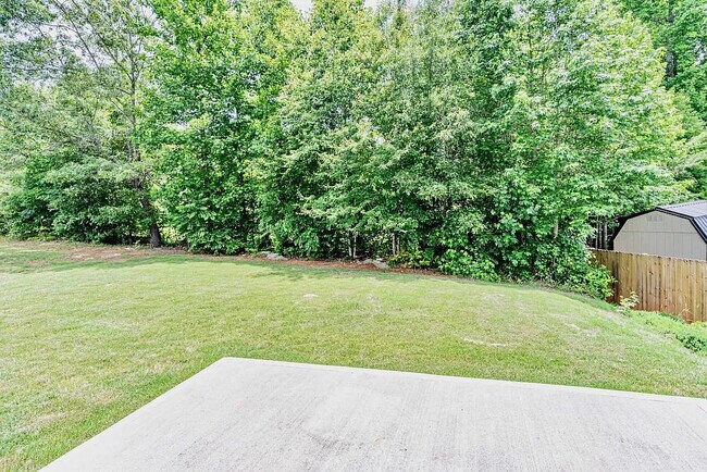 Foto del edificio - 245 Hartwood Lake Ln