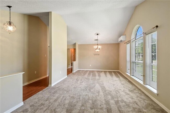 Building Photo - 1044 Breckenridge Dr
