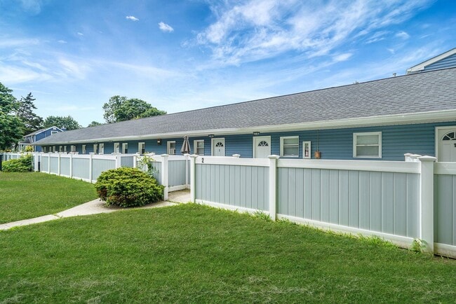 Building Photo - 16 Bellport St