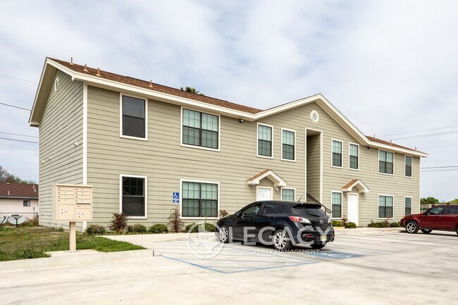 Building Photo - 1305 Kings Way