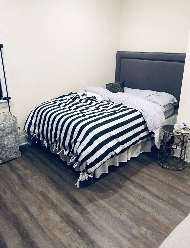 Building Photo - 2844 W Stiles St