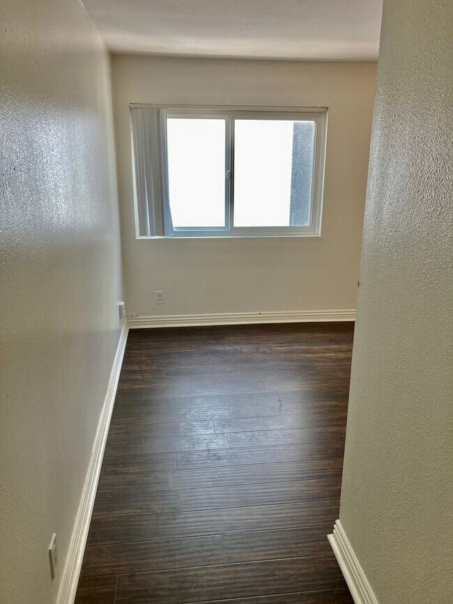 Foto del edificio - 1 Bedroom Just Blocks From the Ocean