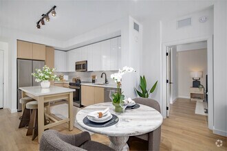 2BR, 2BA - 1088 SF - Dining Area - Manor Biscayne