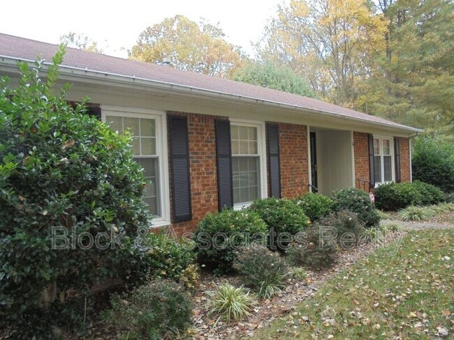 Building Photo - 2314 Dover Pl