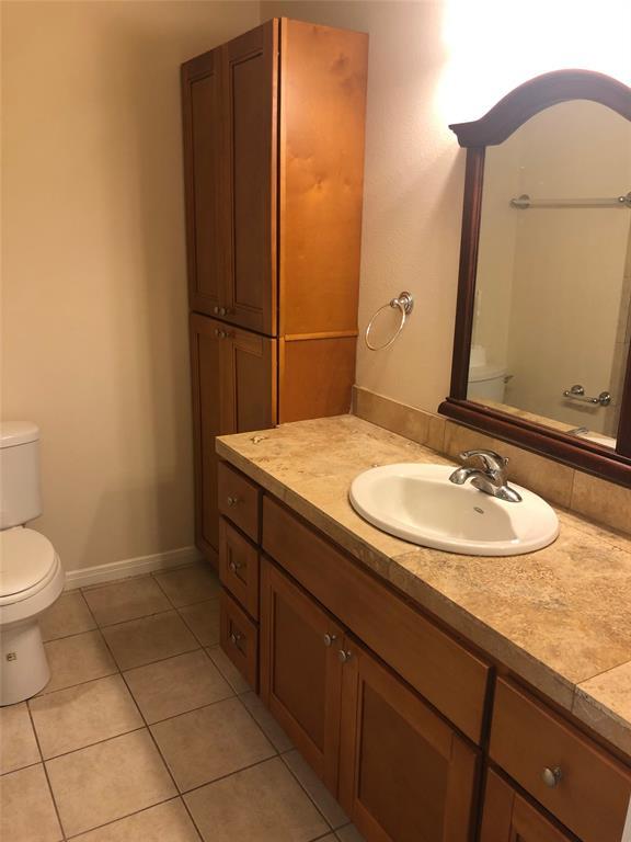 Building Photo - 3818 Putnam Dr