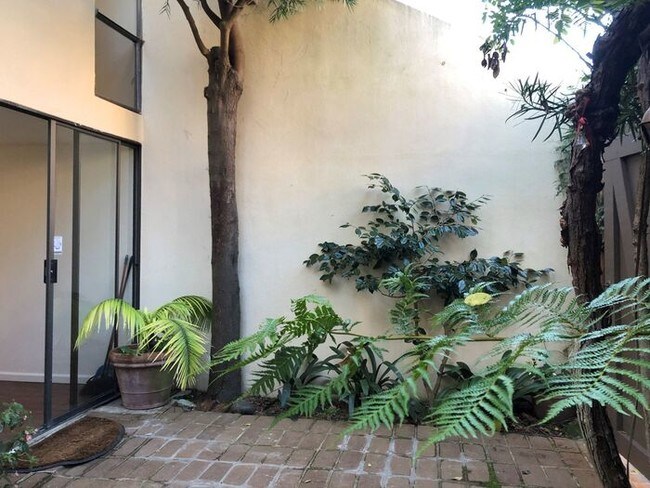 Foto del edificio - 3600 High Meadow Dr