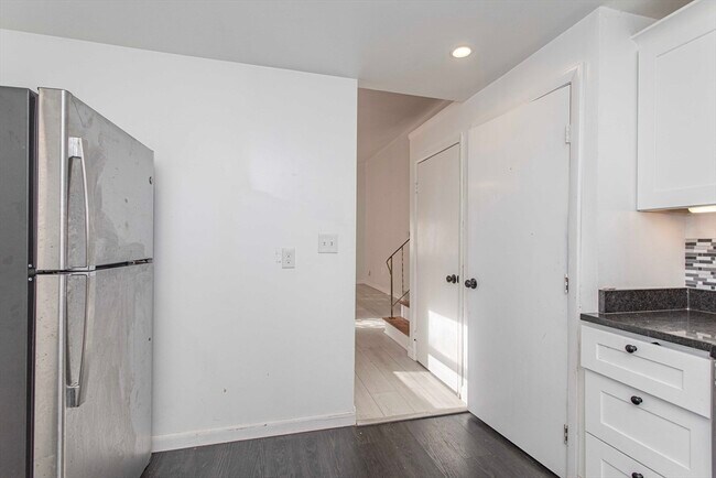 Foto del edificio - 16 Falconer Ave