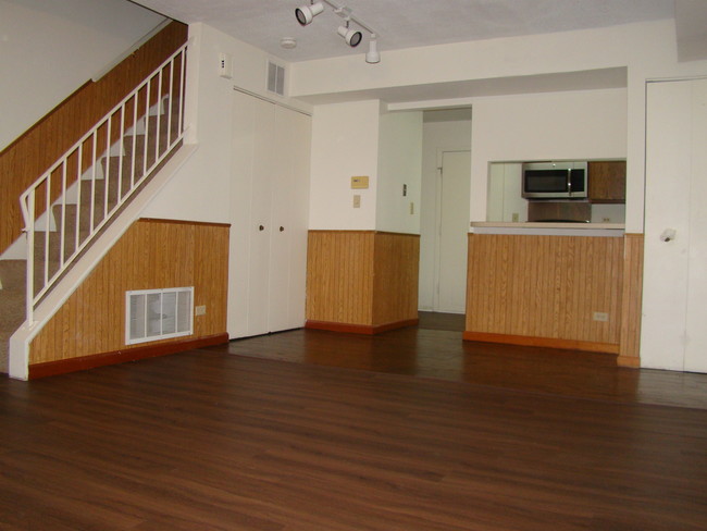 Foto del edificio - 2611 Country Oaks Ct