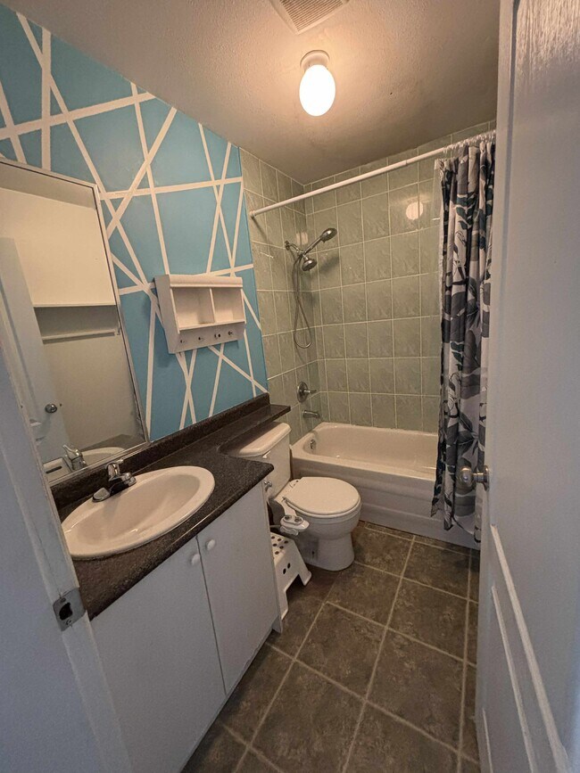 Unité 1 : Toilettes - 12693 67B Av