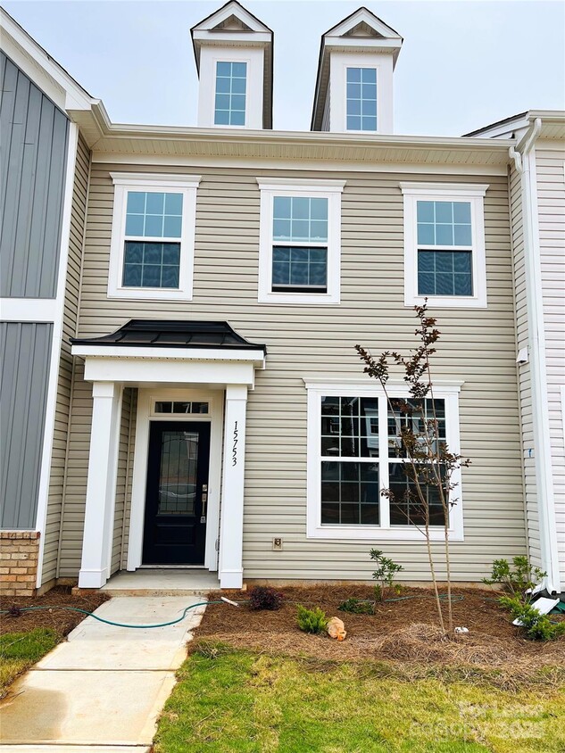 Foto principal - 15753 Country House St