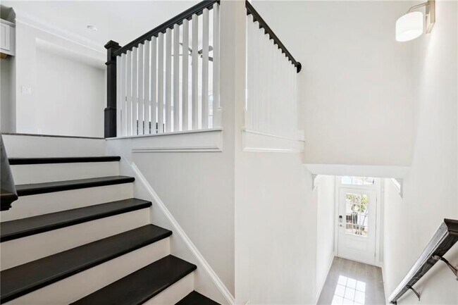 Foto del edificio - 1358 Live Oak Ln