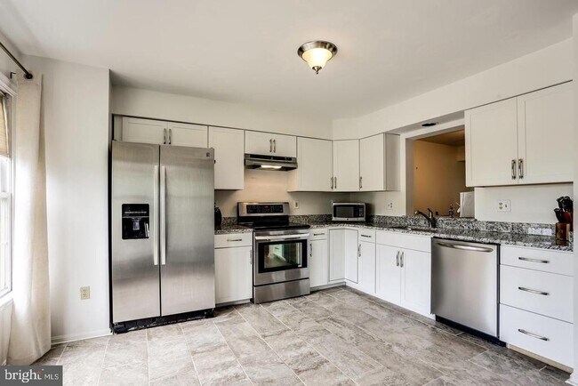 Foto del edificio - 6212 Briar Ct