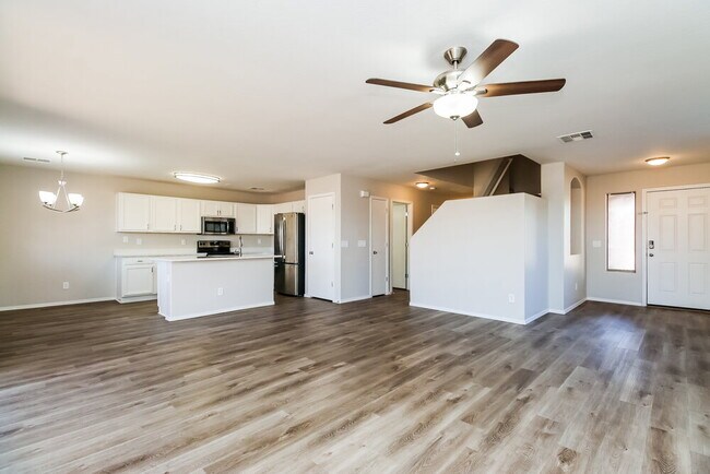 Building Photo - 1270 E Leaf Rd
