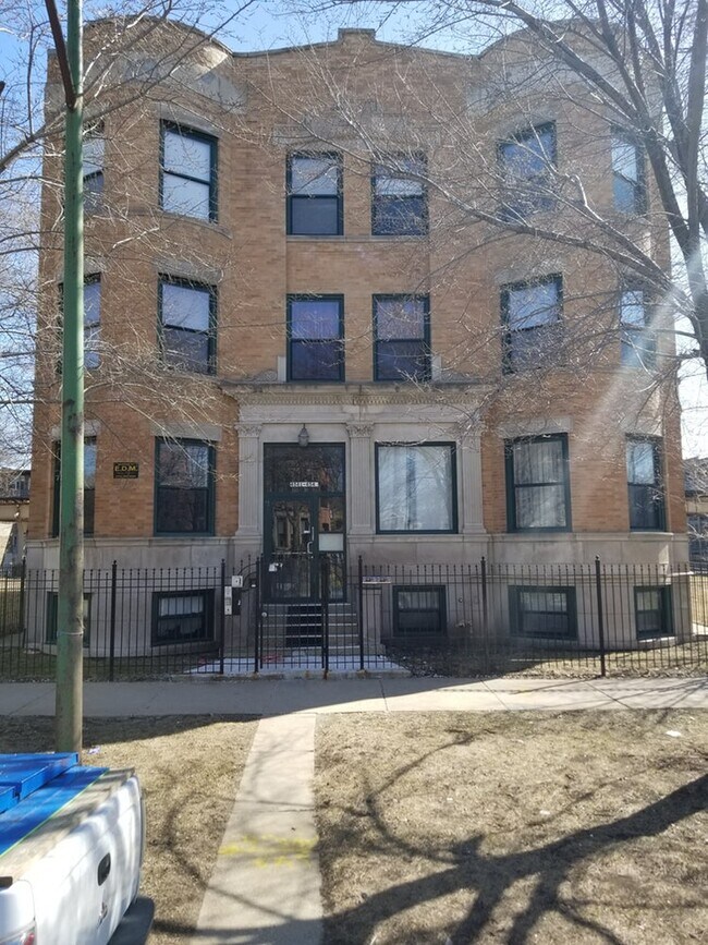 Foto del edificio - 4541 s prairie ave
