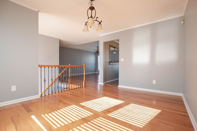 Building Photo - Pet Friendly Four Bedroom with Basement!