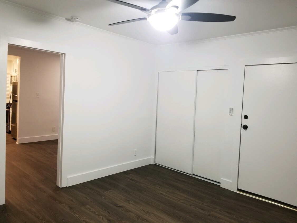 Bedroom has separate door to the outside - 2013 2nd Ave