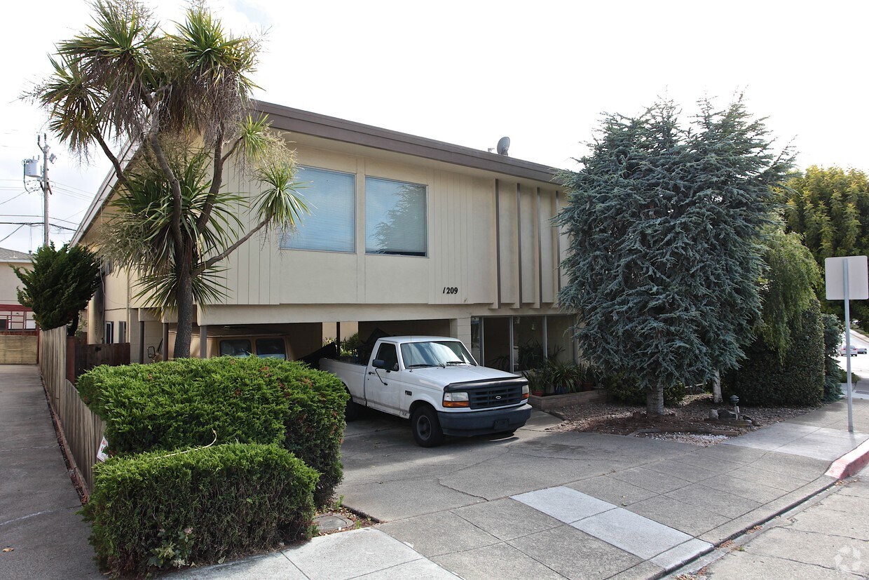 1209 W Hillsdale Blvd, San Mateo, CA 94403 Apartments San Mateo, CA