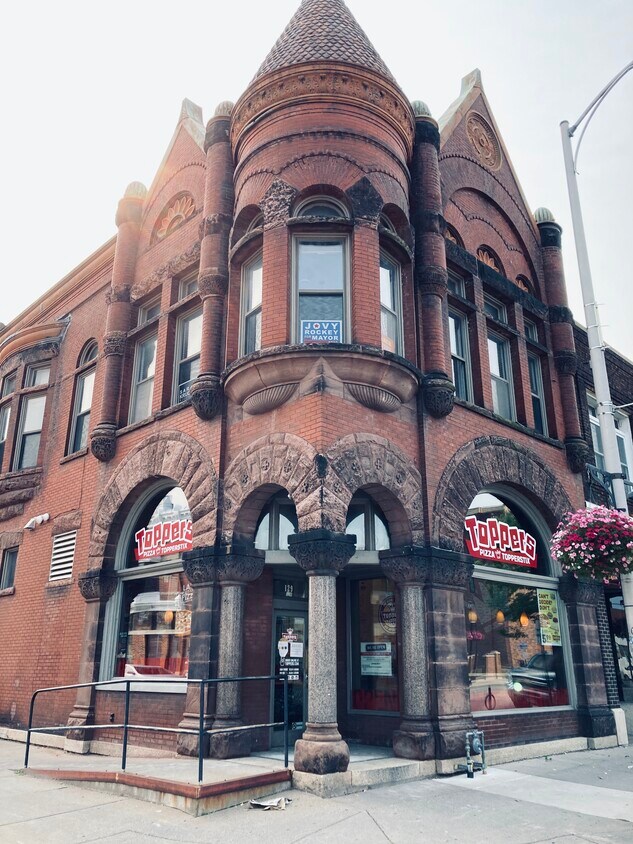 Foto principal - 129 E 3rd St
