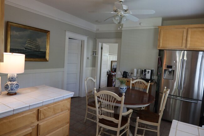 Foto del edificio - Charming 3 Bed, 1.5 Bath Historic Home w/ ...
