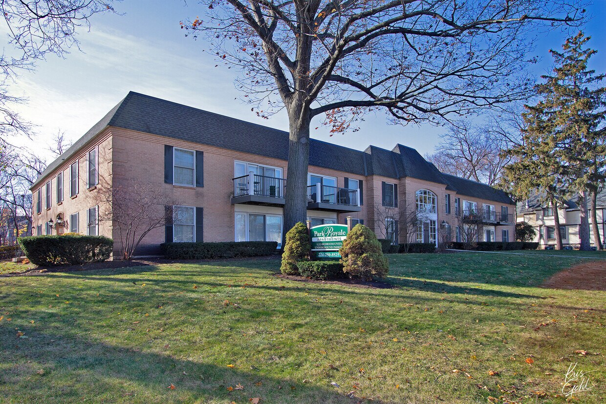207 W Park Ave Unit 201, Libertyville, IL 60048 Condo for Rent in