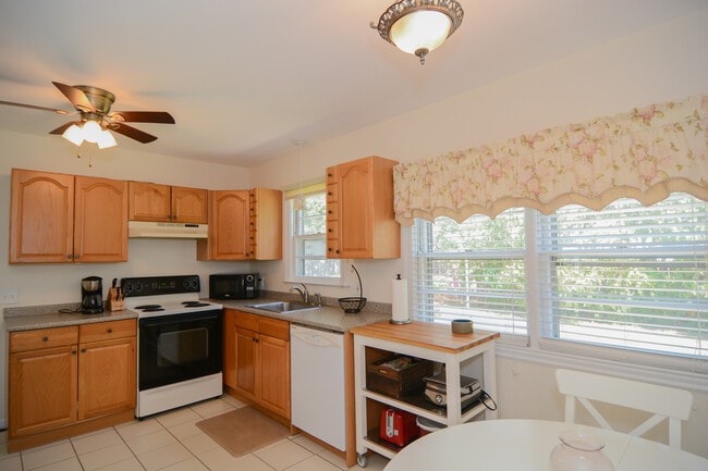 Building Photo - 388 Millville Rd