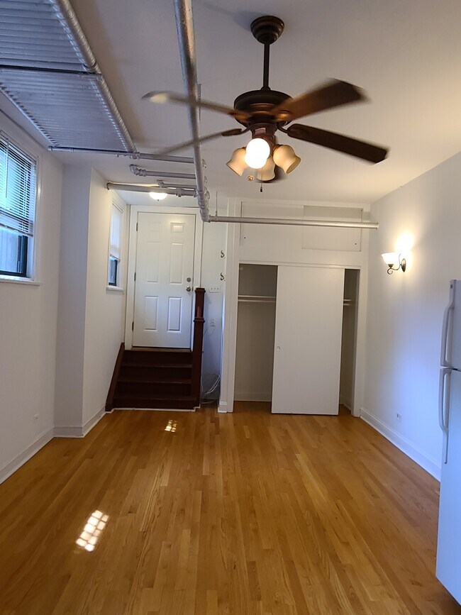 Farwell Apartments Apartments 163646 W Farwell Ave Chicago, IL